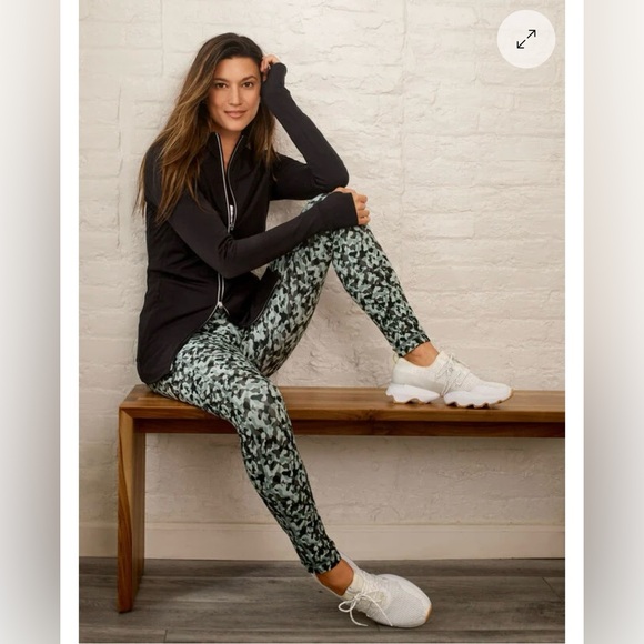 ⭐️ NWT 🏷️ T By Talbots Performance Leggings (CAMO) - Picture 4 of 5